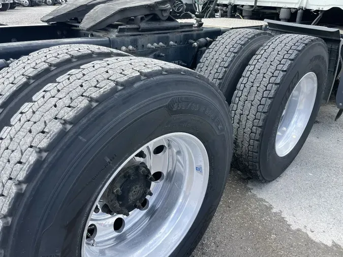 2021 FREIGHTLINER CASCADIA CA126