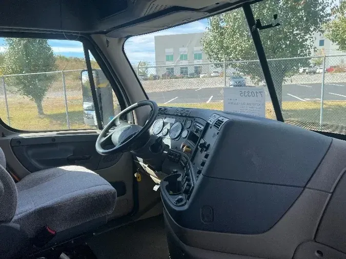 2018 Freightliner X12564ST