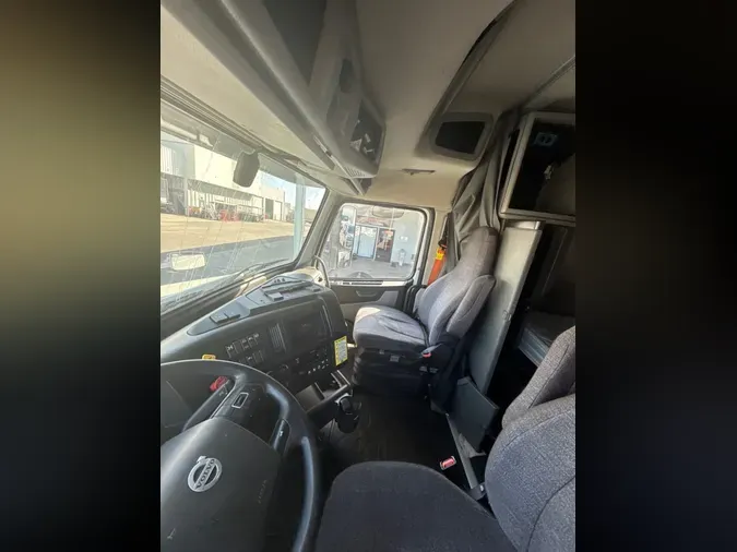 2020 VOLVO VNR64T-640