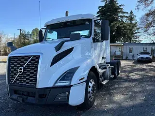 2019 VOLVO VNL300