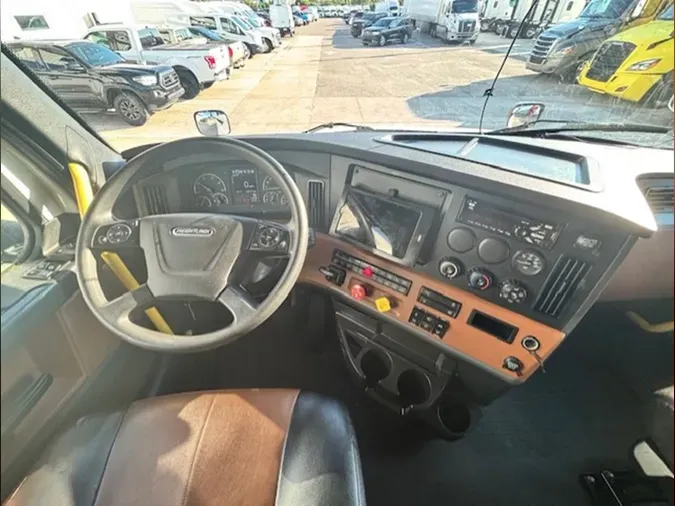 2020 Freightliner Cascadia 126