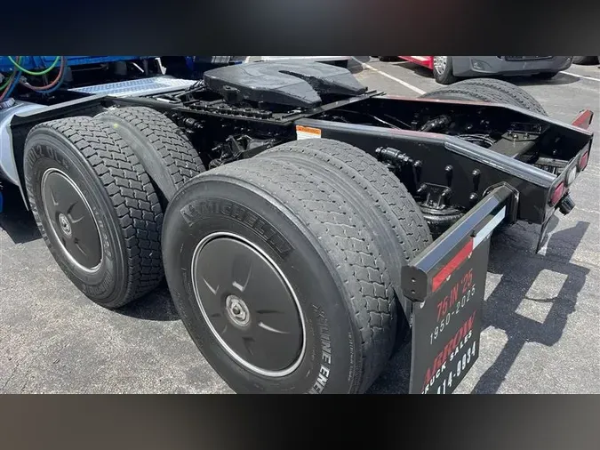 2021 FREIGHTLINER CA126