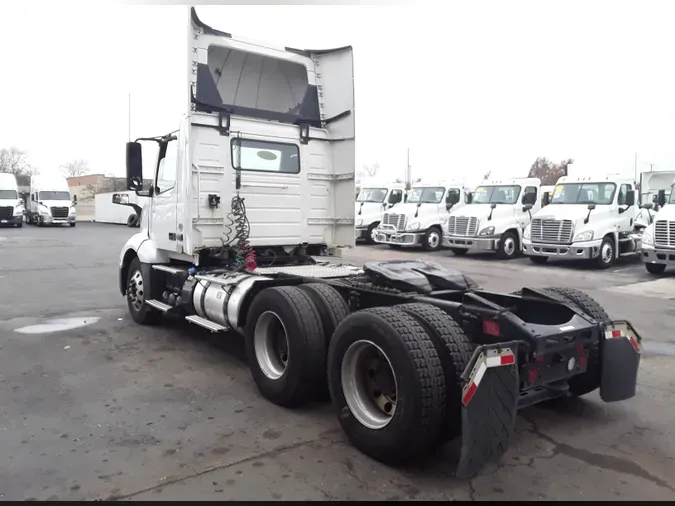 2020 VOLVO VNL64T-300