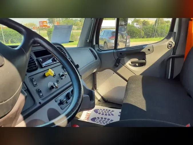 2018 FREIGHTLINER/MERCEDES M2 106