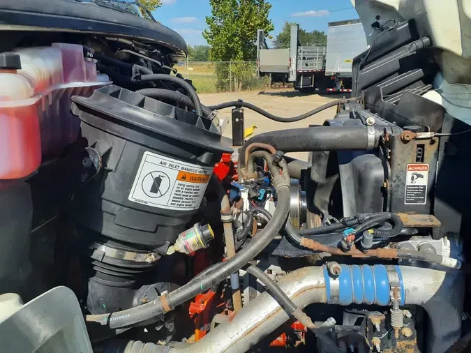 2016 FREIGHTLINER M2 106