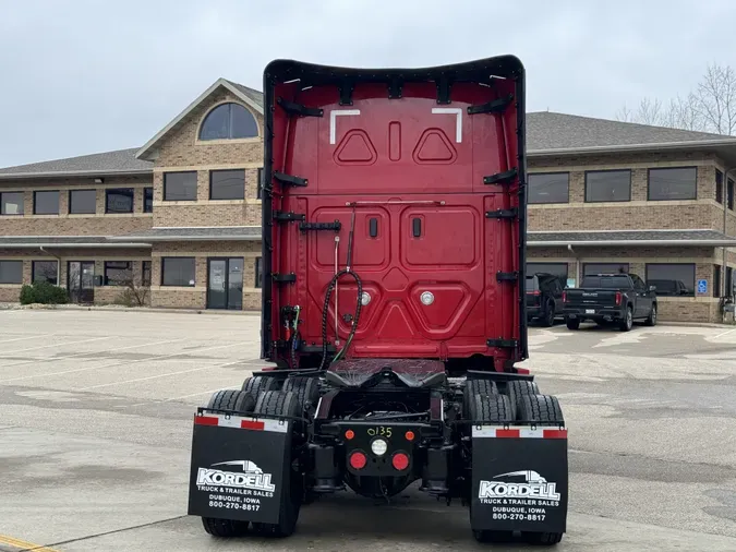 2022 FREIGHTLINER Cascadia 126