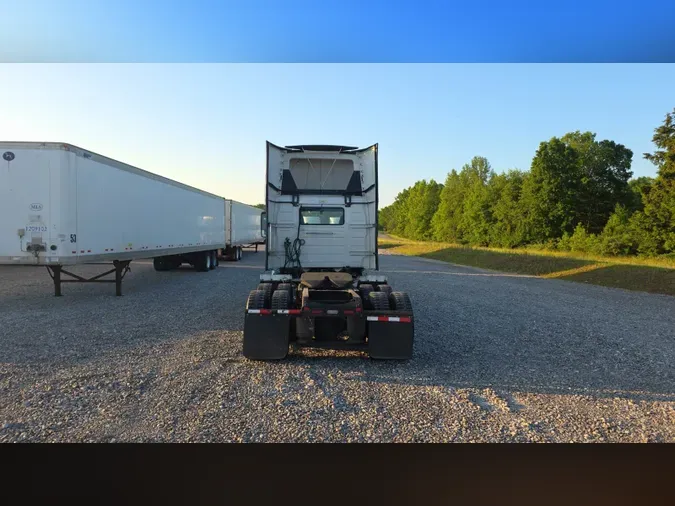 2018 Volvo VNL300
