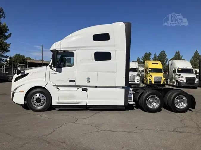 2023 VOLVO VNL64T760