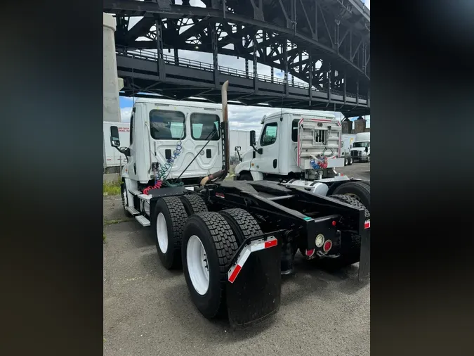 2015 FREIGHTLINER/MERCEDES CASCADIA 125