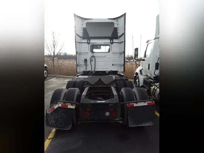 2017 VOLVO VNL64TRACTOR