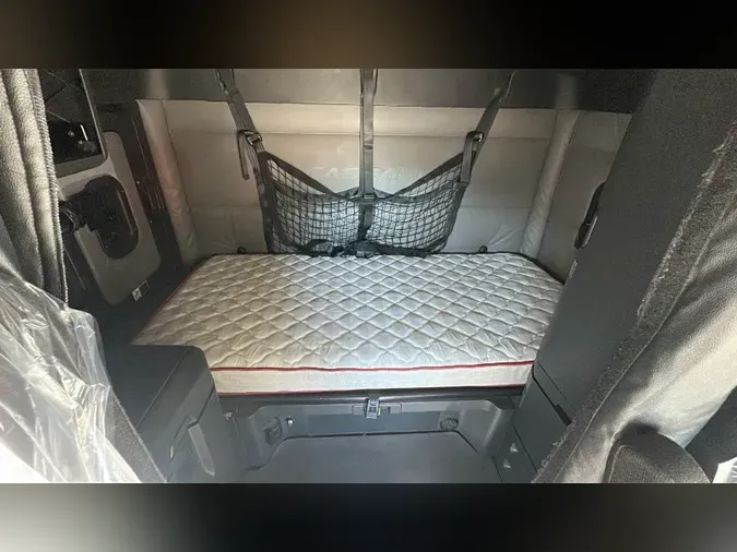 2022 Freightliner Cascadia 126