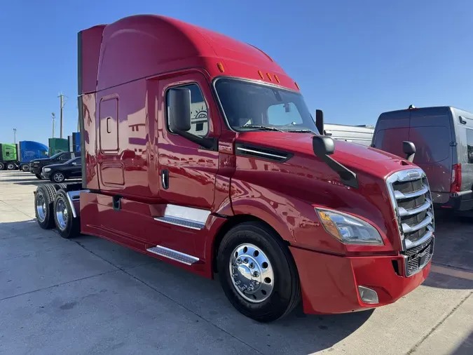 2020 Freightliner Cascadia 126