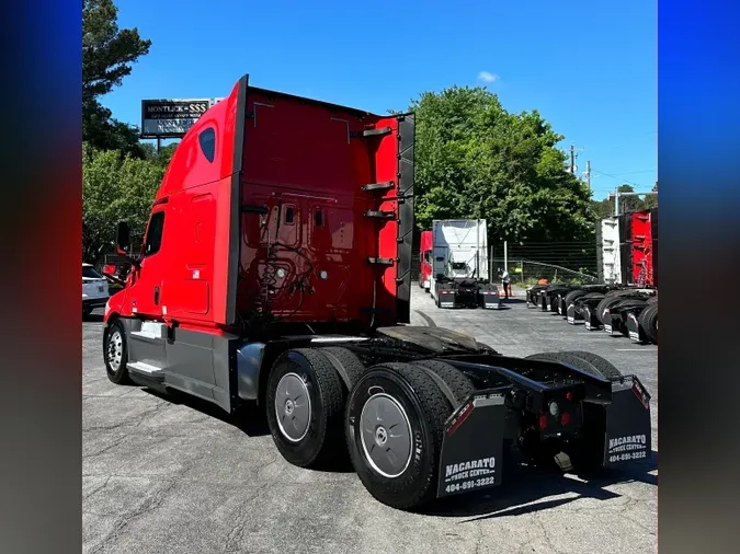 2020 Freightliner Cascadia 126