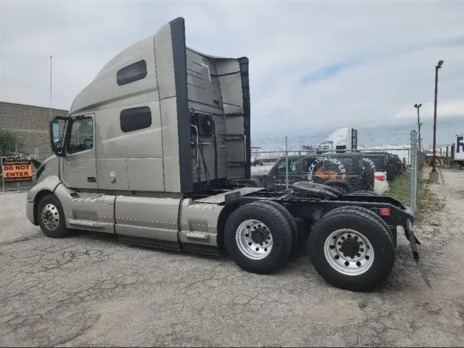 2021 VOLVO VNL760