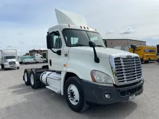 2016 FREIGHTLINER X12564ST