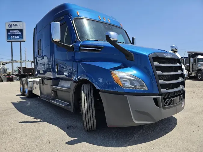 2021 FREIGHTLINER Cascadia 126
