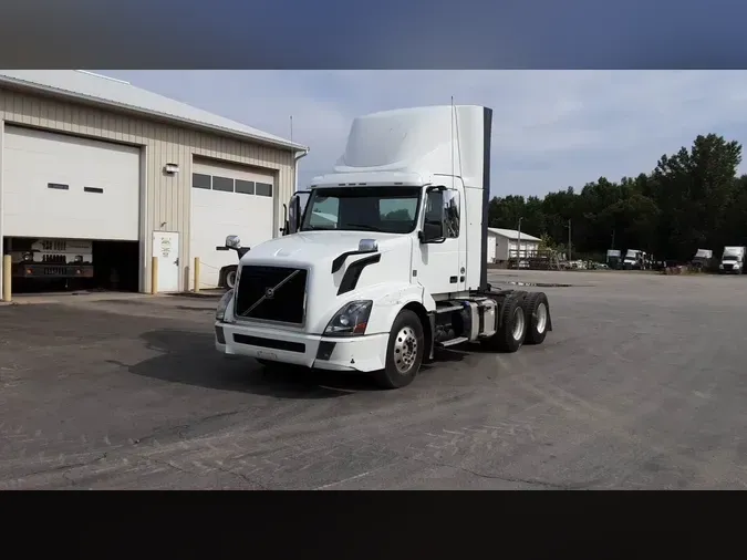 2016 Volvo VNL300