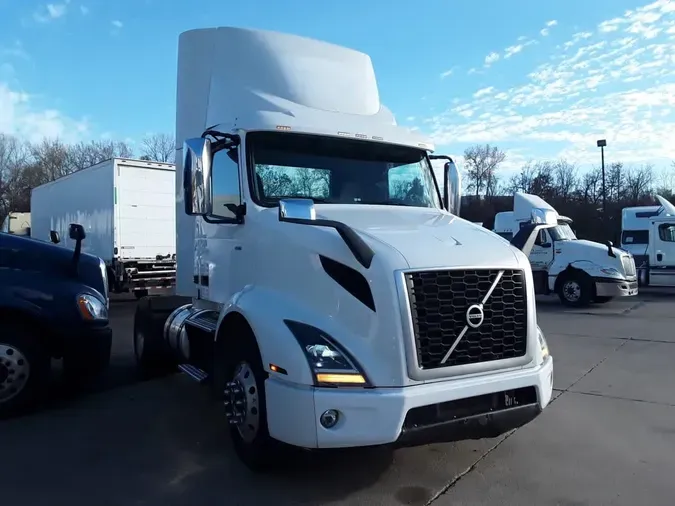 2019 VOLVO VNR42T 300
