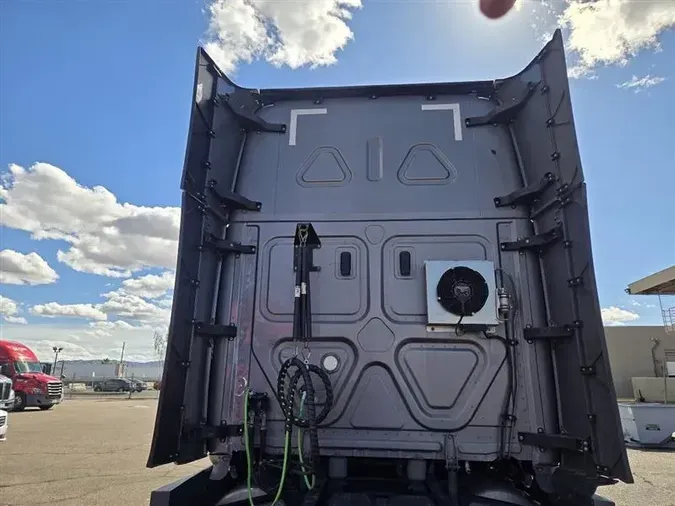 2022 FREIGHTLINER CA126