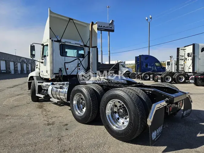 2017 MACK CXU613