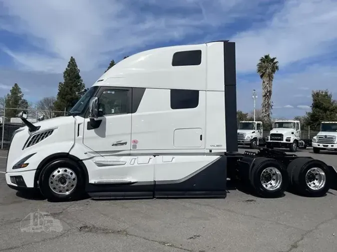 2026 VOLVO VNL42860