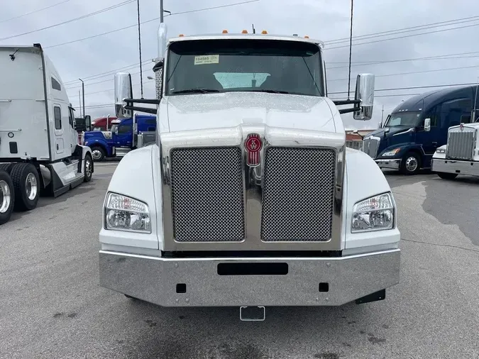 2025 Kenworth T880