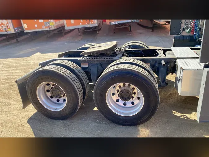 2023 Freightliner Cascadia 1260c6ed79fd0062301287ee6f94f528fc1