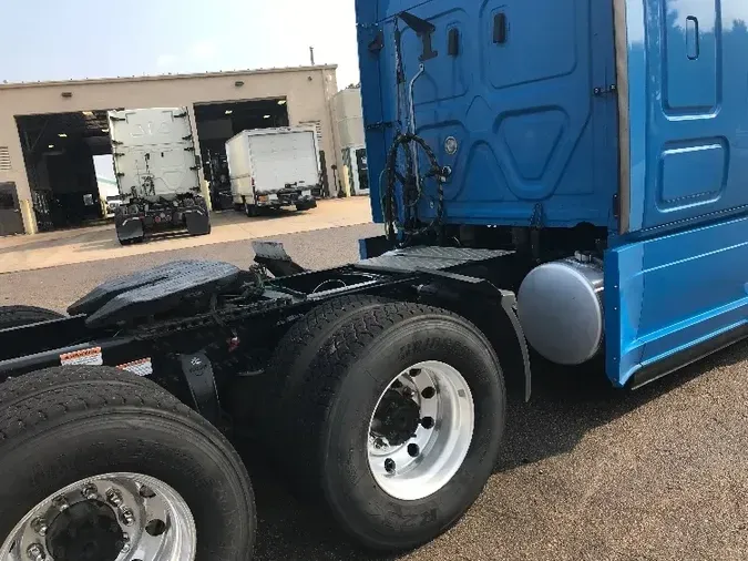 2019 Freightliner T12664ST