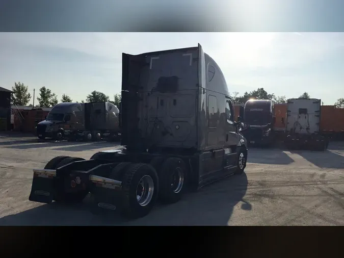2021 Freightliner Cascadia 126