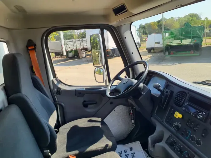 2018 FREIGHTLINER M2 106