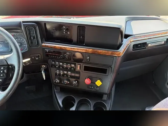 2020 INTERNATIONAL LT