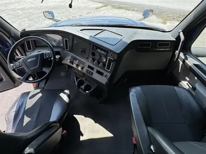 2020 FREIGHTLINER CA1260c8137d36cb748fd2c83af9d6e4e2e45