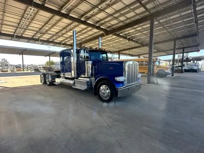 2022 Peterbilt 389