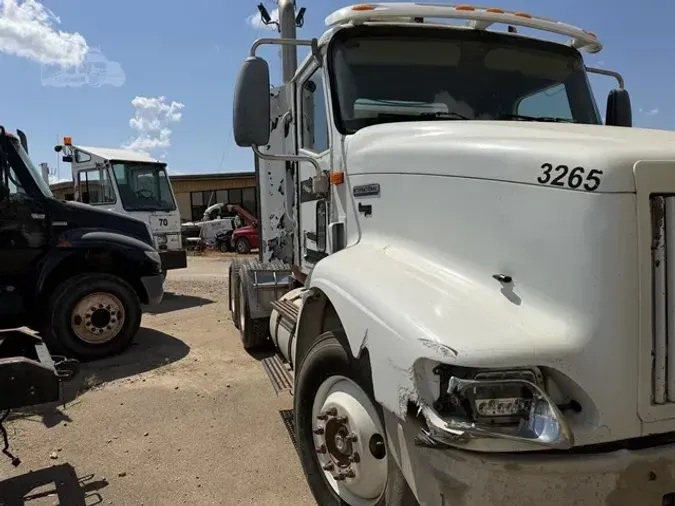 2000 INTERNATIONAL 9100
