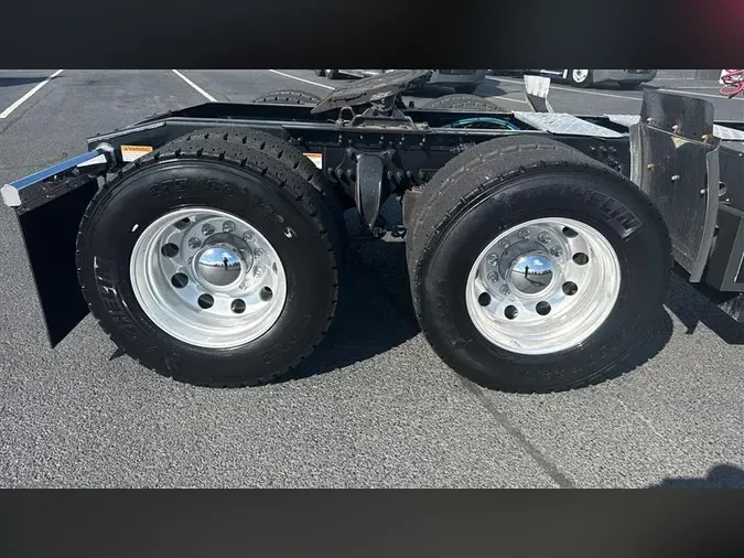 2019 FREIGHTLINER CA126