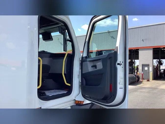 2022 Freightliner Cascadia 1260c85a62664d64de142df77063cefe09a