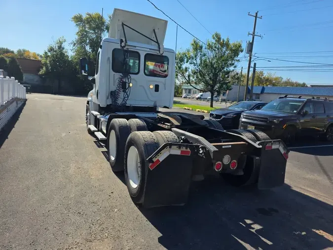 2016 FREIGHTLINER/MERCEDES CASCADIA 125