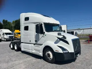 2019 VOLVO VNL64760