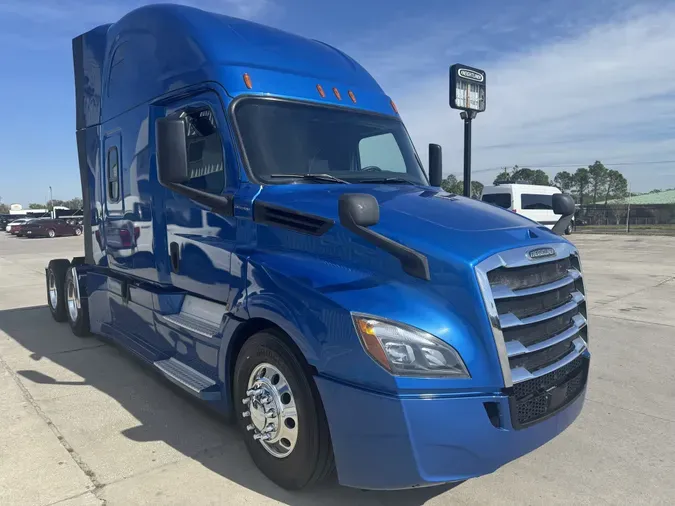 2019 Freightliner Cascadia 126