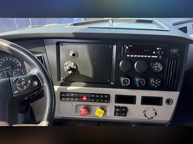 2022 FREIGHTLINER CA126