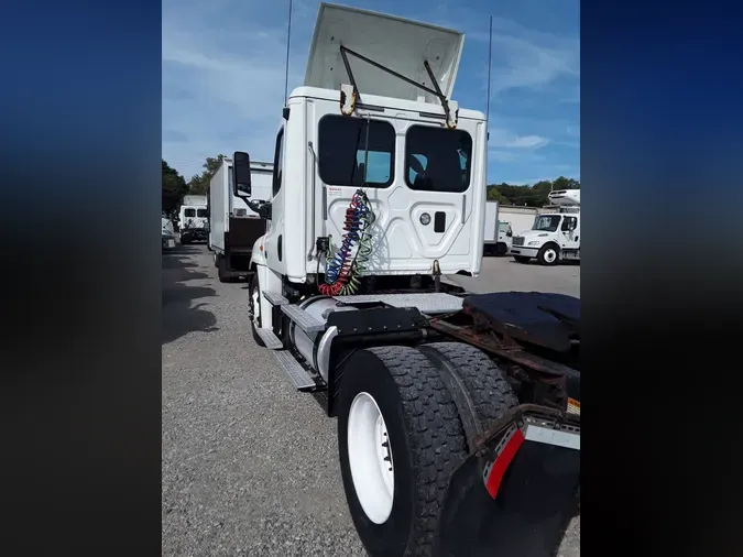 2015 FREIGHTLINER/MERCEDES CASCADIA 125