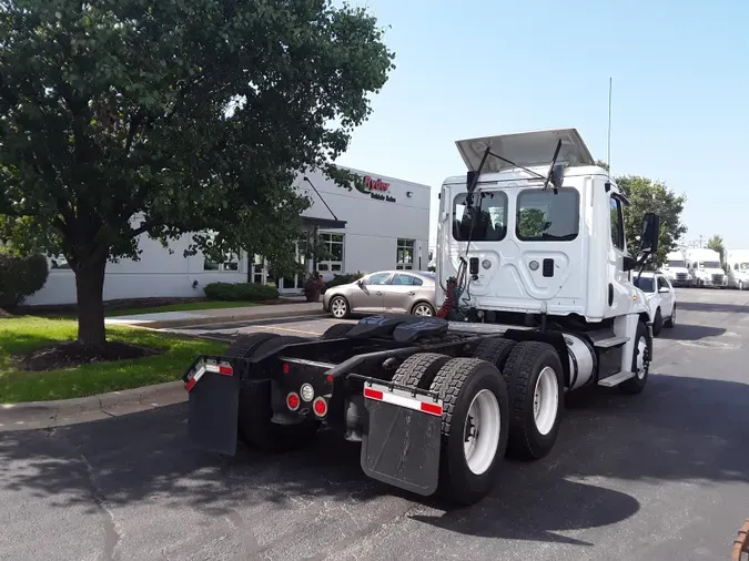 2016 FREIGHTLINER/MERCEDES CASCADIA 125