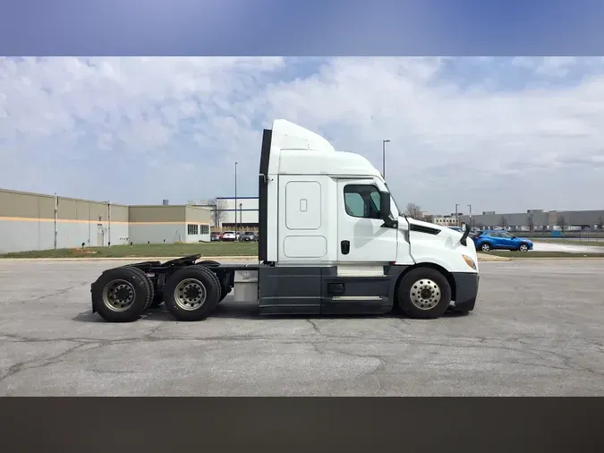 2021 Freightliner Cascadia 126