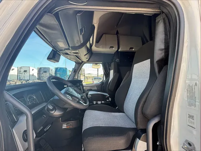 2020 FREIGHTLINER CASCADIA 126