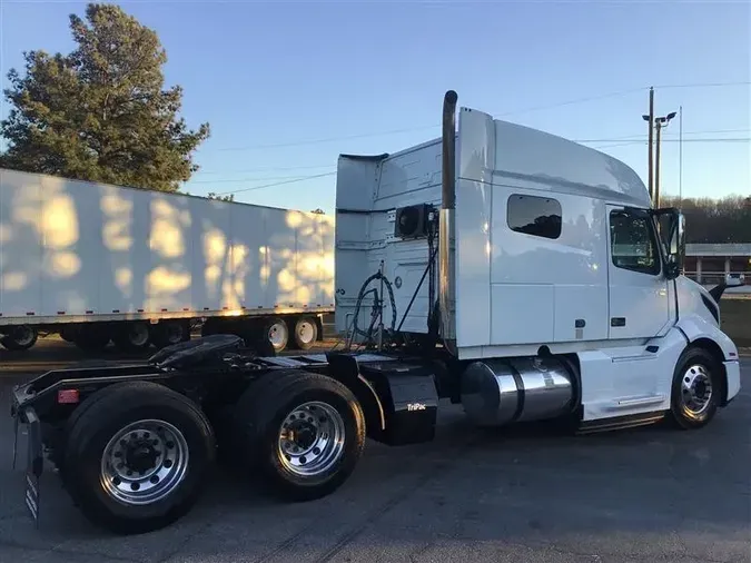 2021 VOLVO VNL740