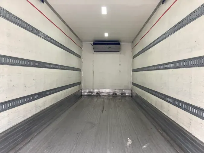 2017 FREIGHTLINER/MERCEDES M2 106