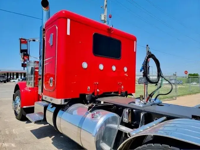 2022 Peterbilt 389
