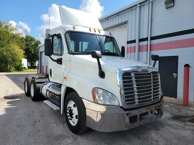 2016 FREIGHTLINER/MERCEDES CASCADIA 125