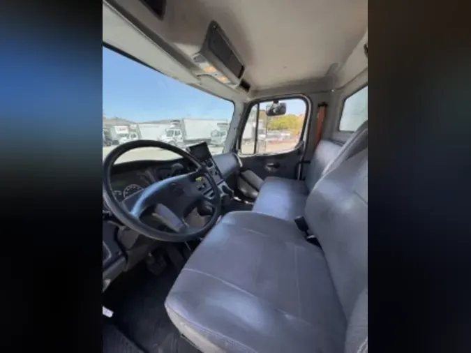 2016 FREIGHTLINER M2 106