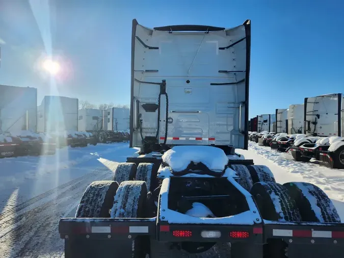 2022 VOLVO VNL64T760